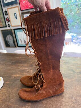 Minnetonka Lace Up Fringe Boot  Sz 7-7.5